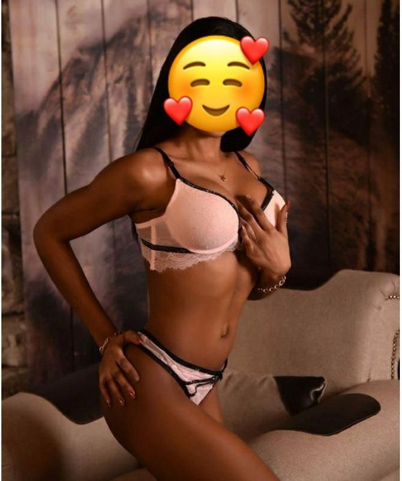 Ночные бабочки метро Приморская — мир интимного досуга без фейков и обмана